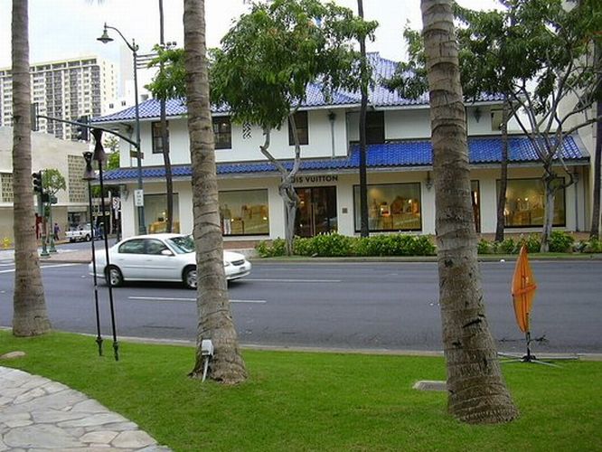 Louis Vuitton Honolulu Gump Building store located in Waikiki